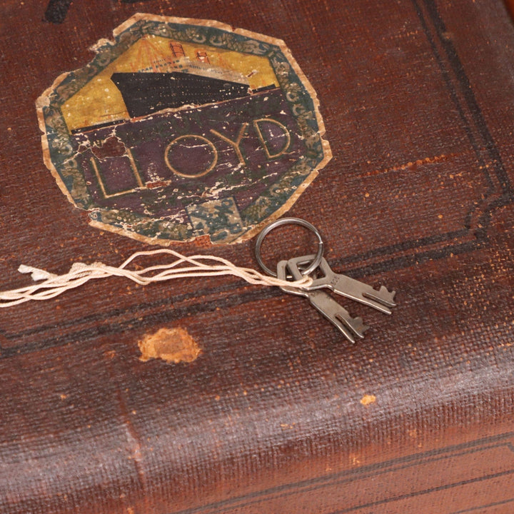 Bent Cane Steamer Trunk H Potter Style 40" Keys Decals Coffee Table Antique 1920 9030