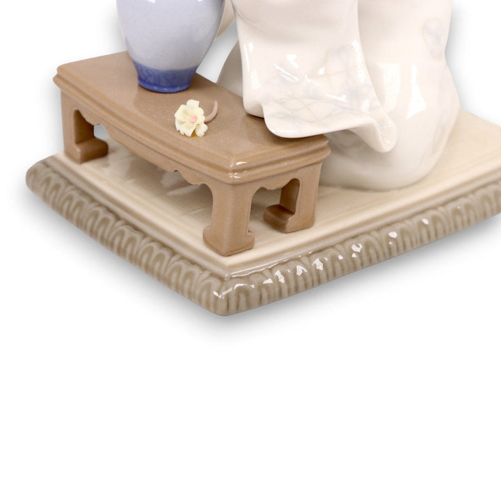 Lladro Oriental Girl Geisha 4840 Porcelain Figurine 7 3/4" Spain Vintage 1973 9063