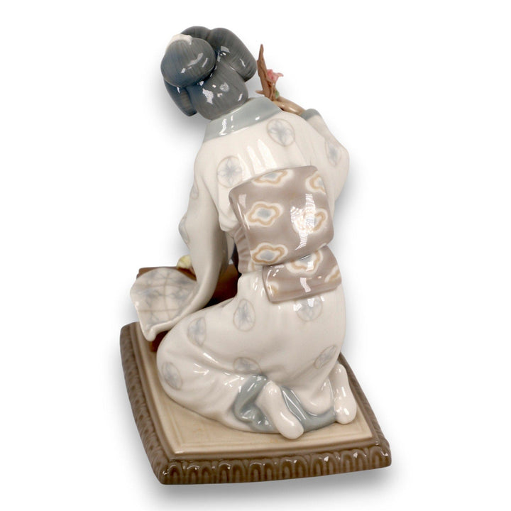 Lladro Oriental Girl Geisha 4840 Porcelain Figurine 7 3/4" Spain Vintage 1973 9063