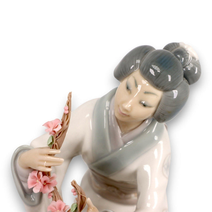 Lladro Oriental Girl Geisha 4840 Porcelain Figurine 7 3/4" Spain Vintage 1973 9063
