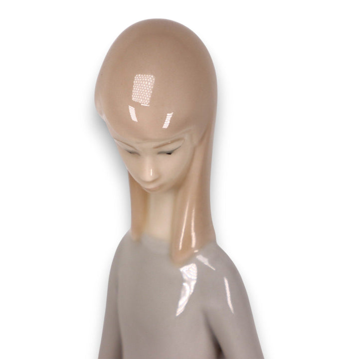 Nao Lladro Girl with Bird In Hand 10 1/2" Figurine Porcelain Glazed Vintage 1974 9059